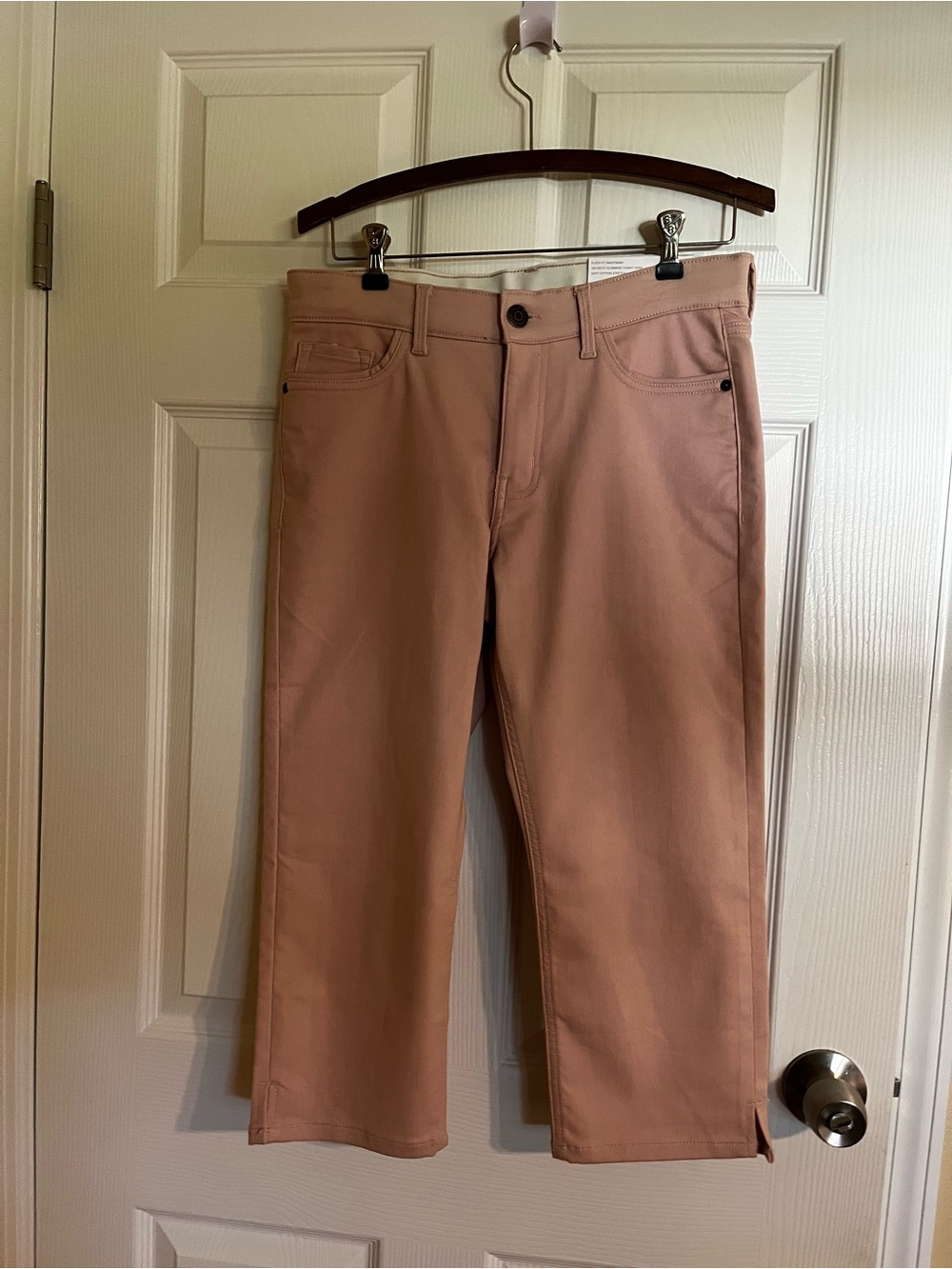Liz Claiborne woman’s dusty rose crops